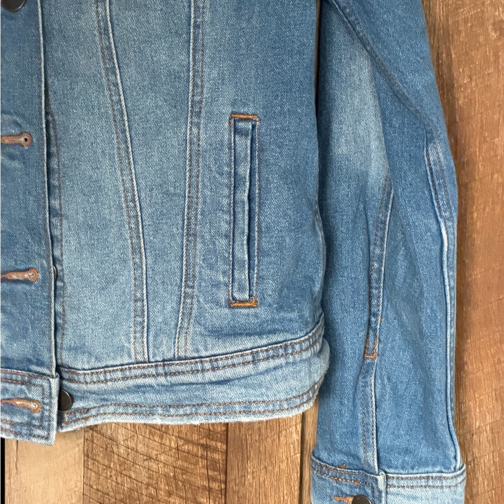Universal Thread Classic Medium Blue Denim Jacket Size Small - Picture 3 of 12